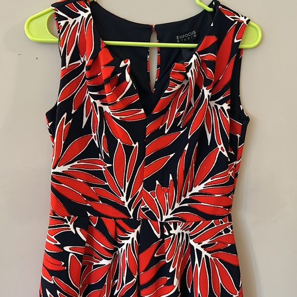 Enfocus Studio Navy and Red V Neck floral midi dress- size 6 - Picture 2 of 6